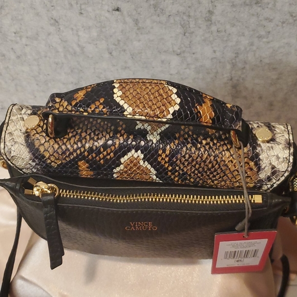 Vince Camuto Black purse with snake skin designed - Picture 6 of 8
